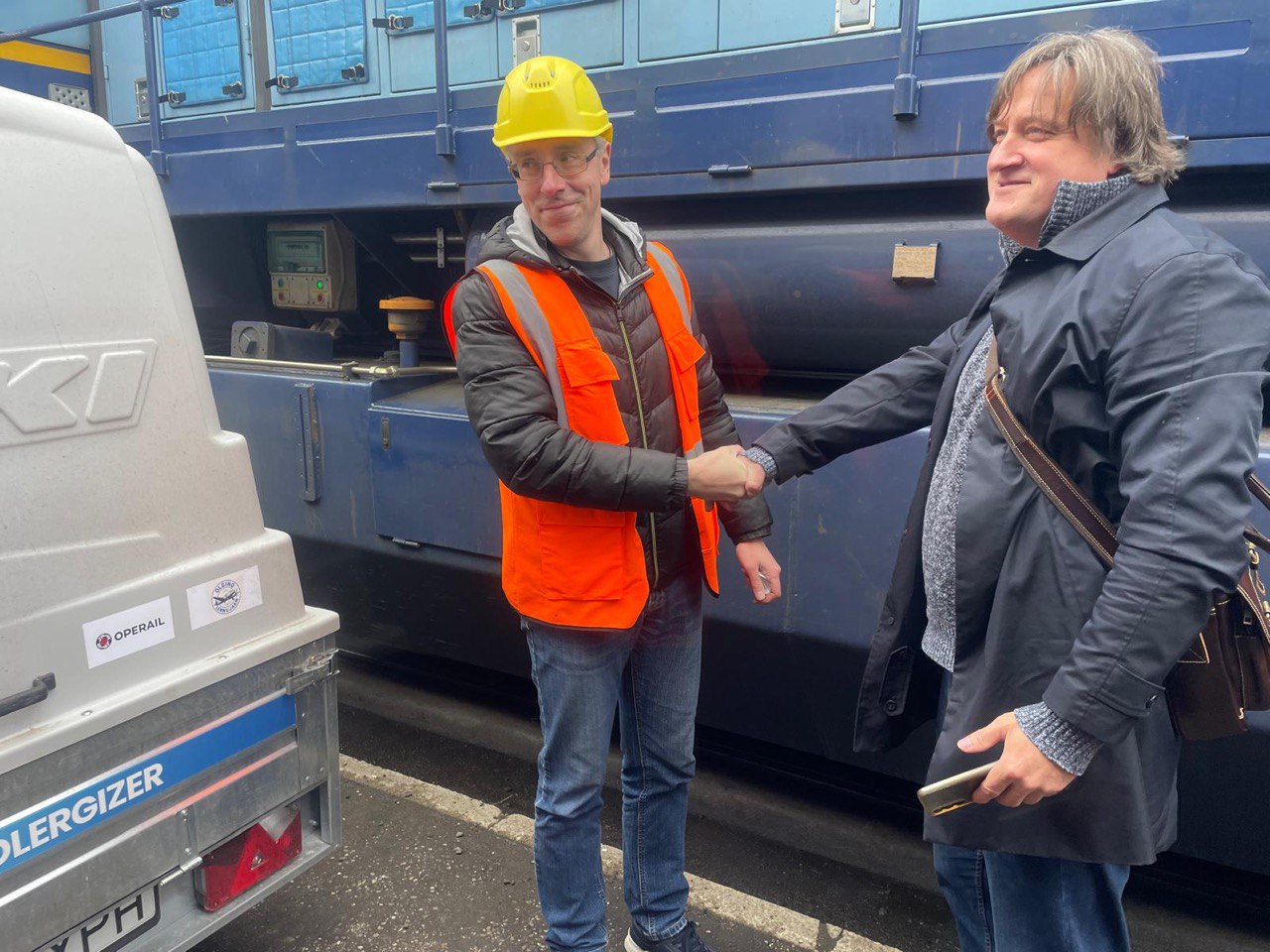 Estonian Operail carried out the first test charging of GE C30 locomotive batteries using the hydrogen mobile charger